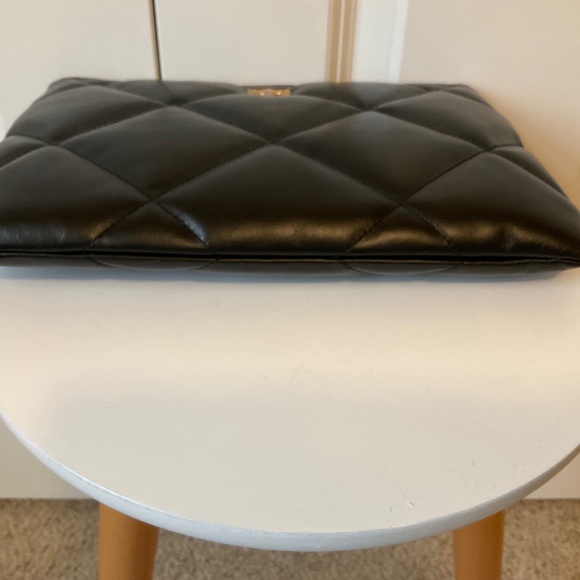 Tory Burch Kira Diamond Quilt Pouch - Picture 4 of 5